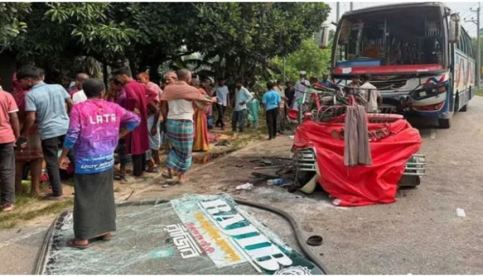Seven killed as bus hits CNG-run auto-rickshaw in Mymensingh