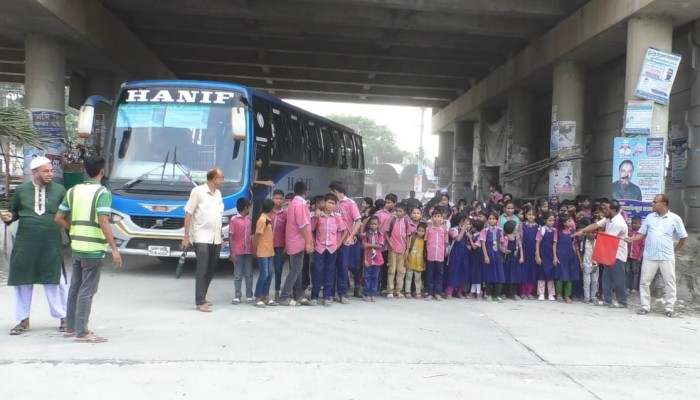 Alleged police ‘payments’ allow buses to drive against traffic on Sirajganj highway