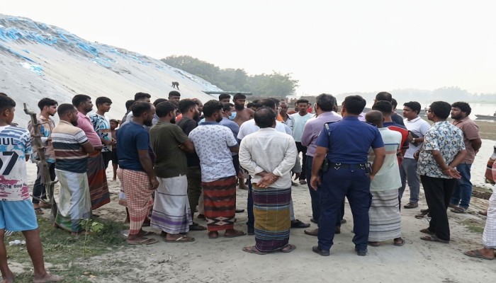 Illegal sand trade around Jamuna raises questions over WDB engineer’s role