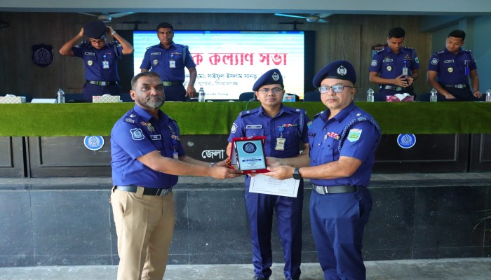 ​OC Rakibul Hasan Named Best Inspector of Sirajganj district