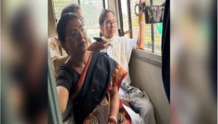 ​Mamata Banerjee detained during protest demanding Indian poll chief's removal