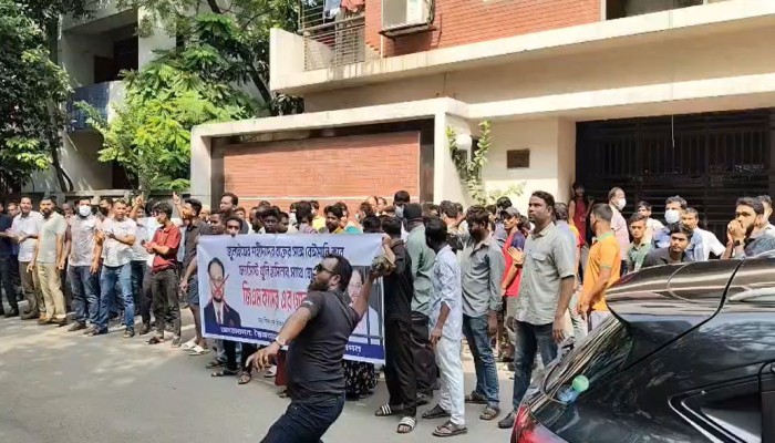 ​Protesters attack, vandalize GM Quader Uttara residence demanding arrest