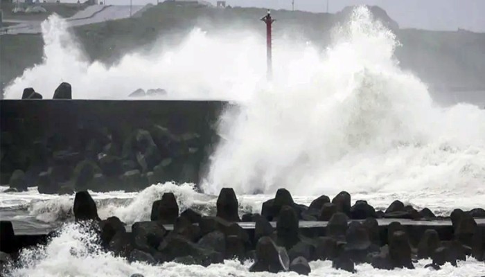 ​Typhoon Champi hits Taiwan and Japan; 1 dead