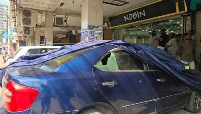 ​Gun fired at Asif Akbar’s parked car in Moghbazar