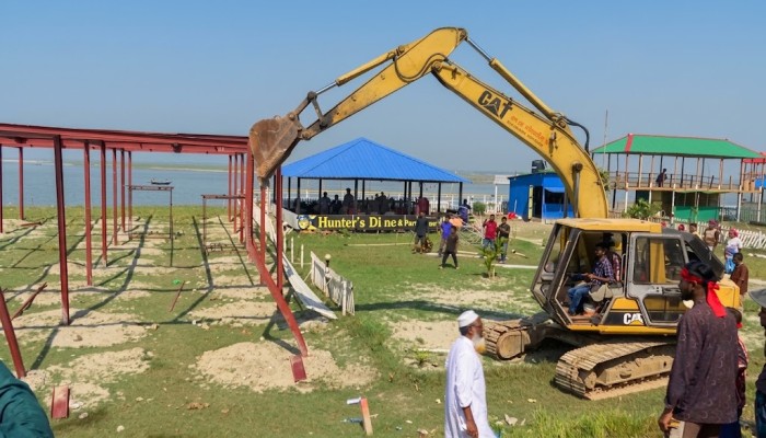 Illegal structures of Sirajganj China Bund demolished